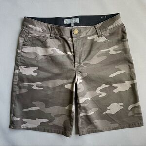 Wit & Wisdom AbSolution Camo Shorts Women’s Size 12 EUC